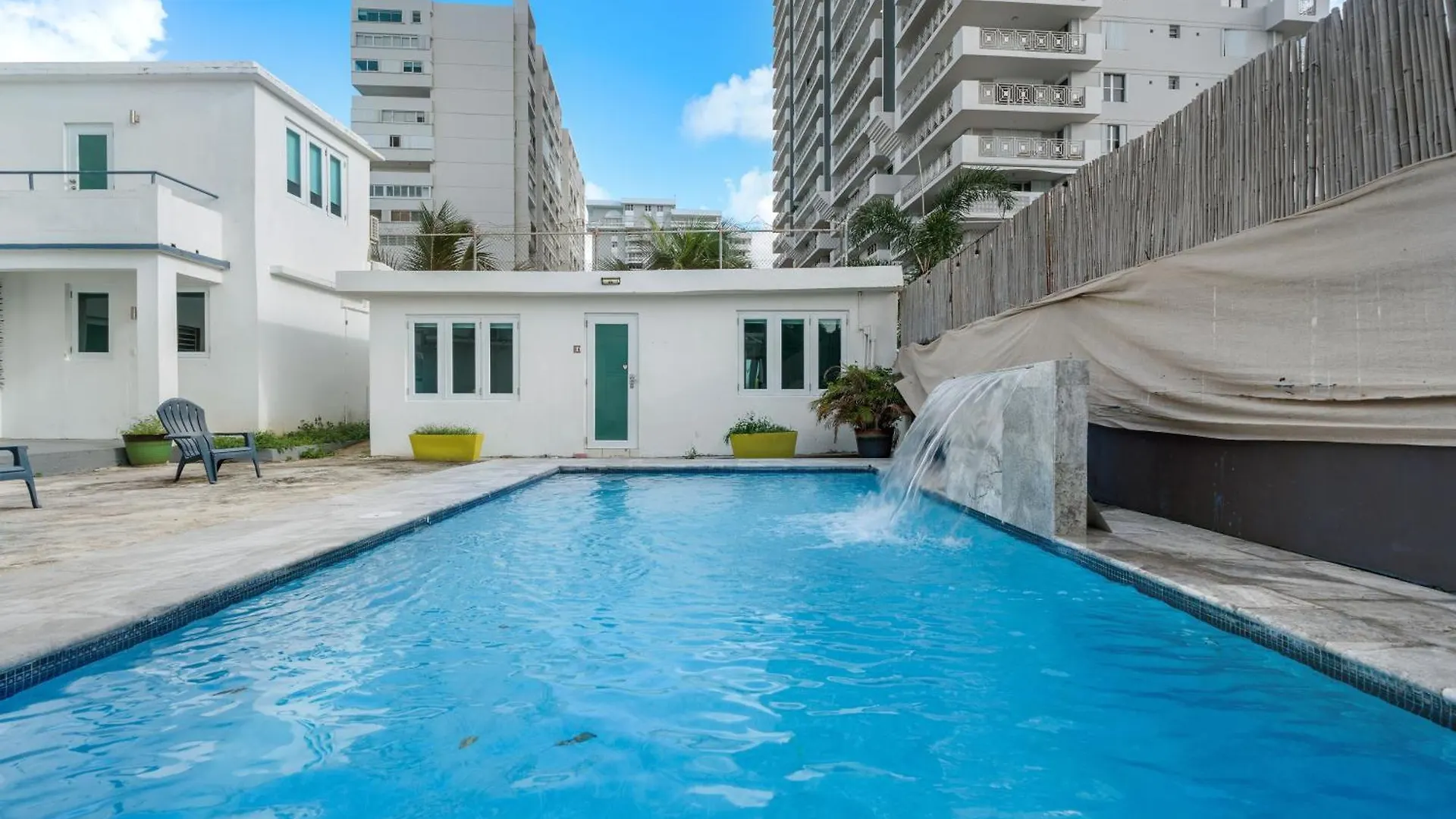 Beach House With Nice Pool Free Parking contacts